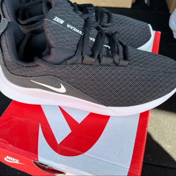 New in Box Nike Women's Viale Running Shoe Sneaker - Picture 7 of 11